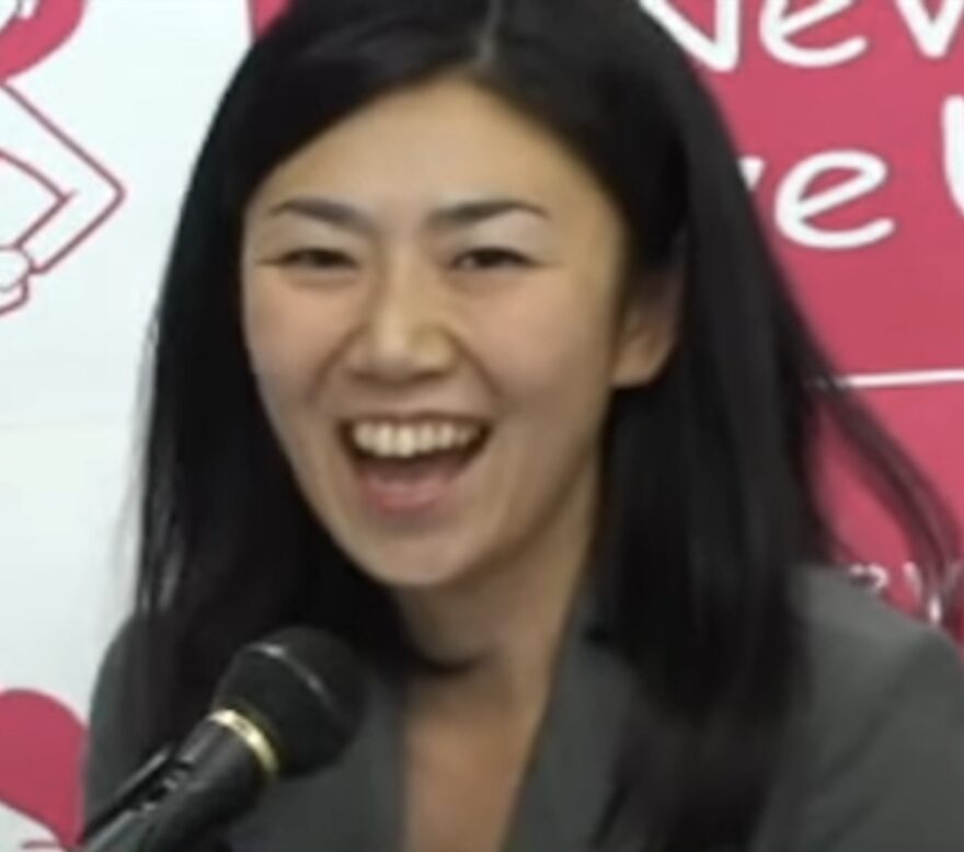 牧島かれん　キャスター