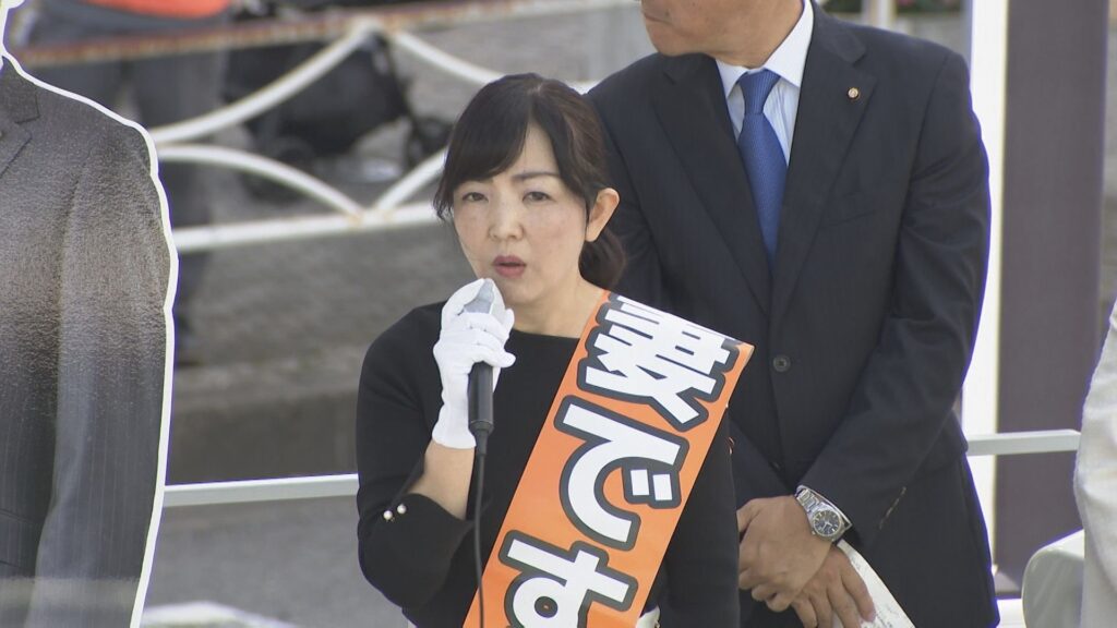 小林鷹之の応援に駆けつける秋津さん