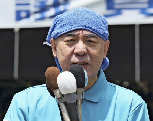 暑い中演説する百田尚樹
