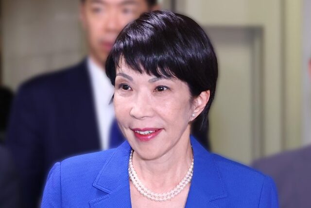 目が笑ってない？