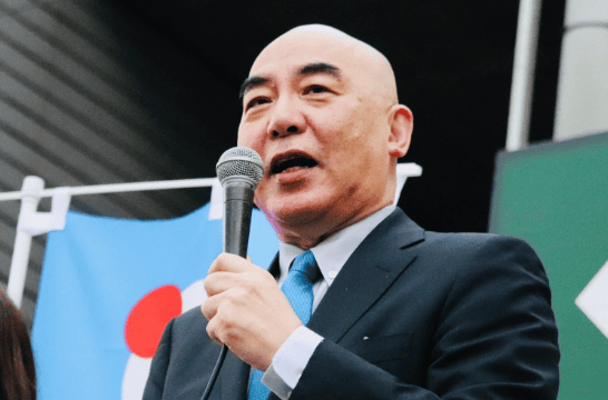 演説中の百田尚樹