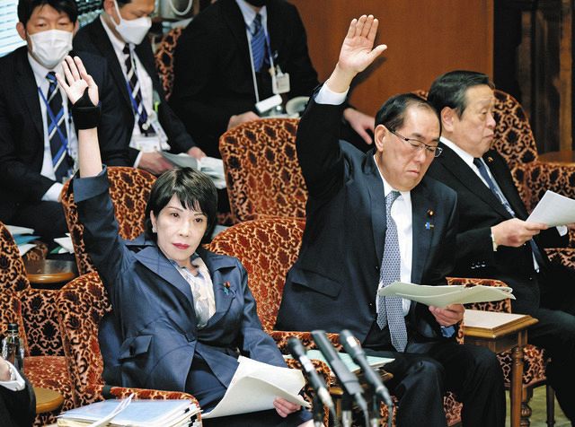国会で質疑応答の