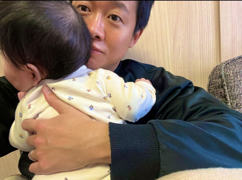 水島秀幸と子供のツーショット