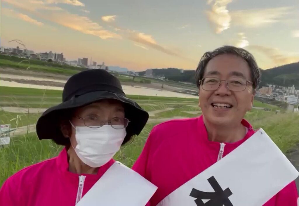 斉藤鉄夫氏と妻のツーショット