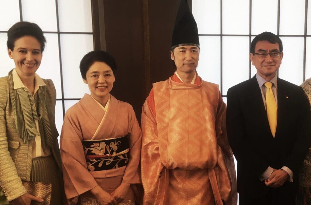 河野夫妻と東儀秀樹さん