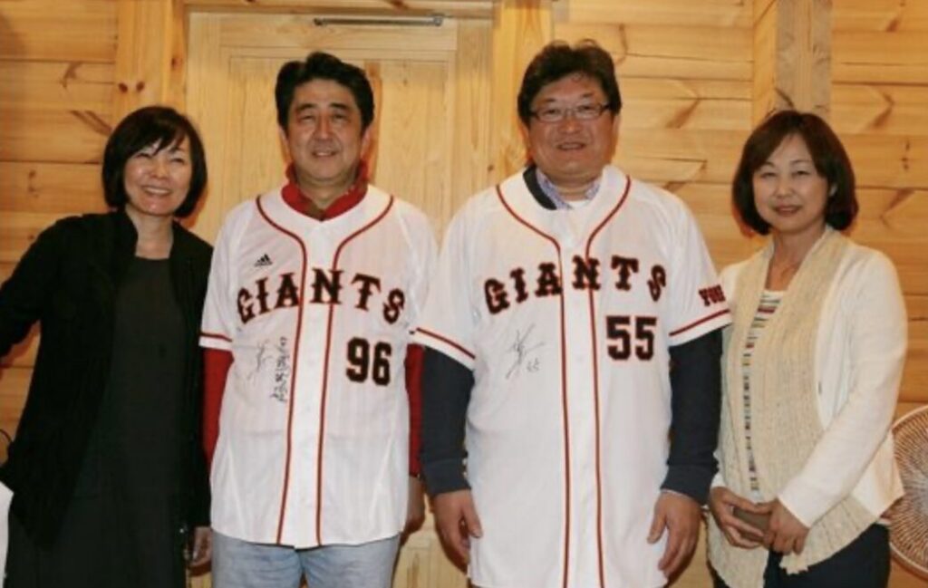 阿部夫妻と萩生田夫妻