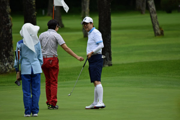 安倍晋三　ゴルフ