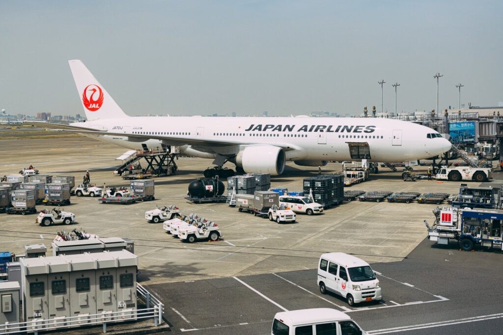 木原誠二の妻はJALのCA