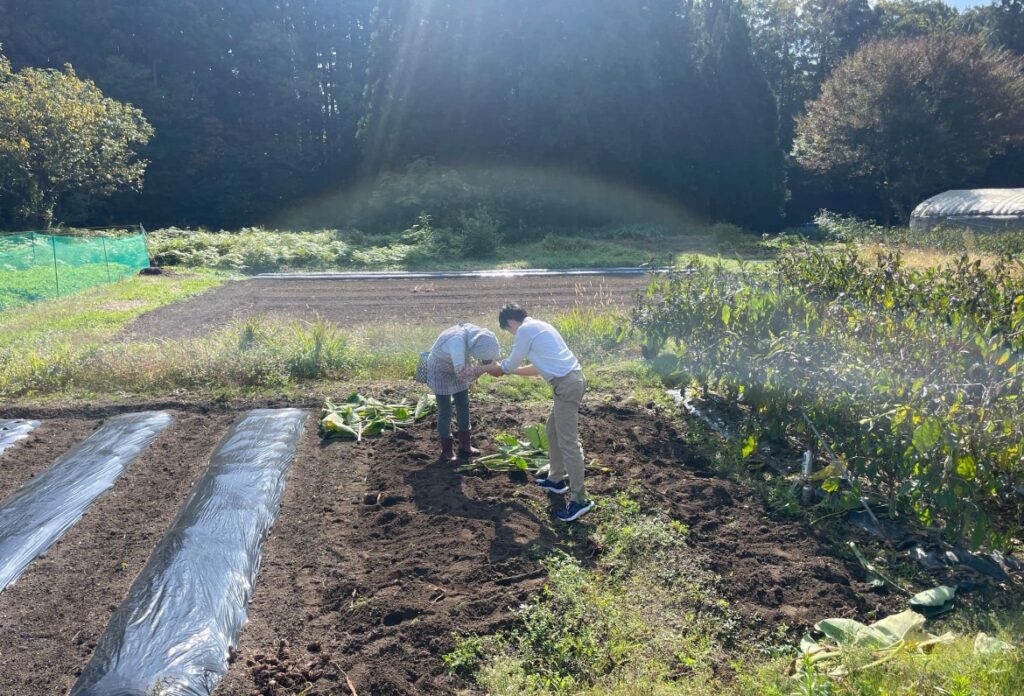 選挙運動中の鈴木憲和