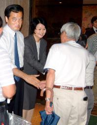 岡田克也と妻の多津子さん